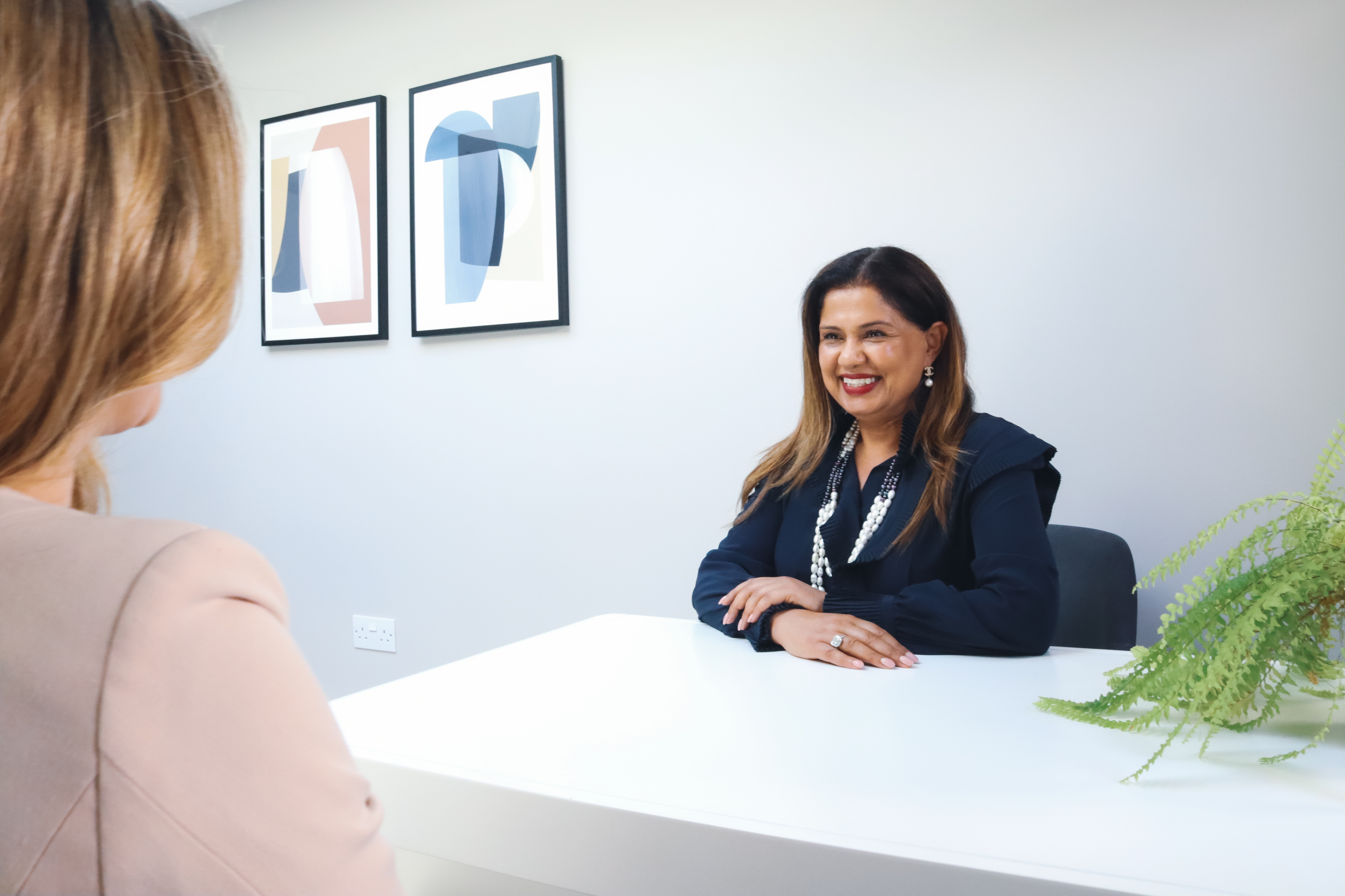 Differences Between a Hormonal Coach, GP and Endocrinologist? 