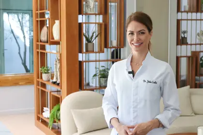 Dr. Julia Coelho
